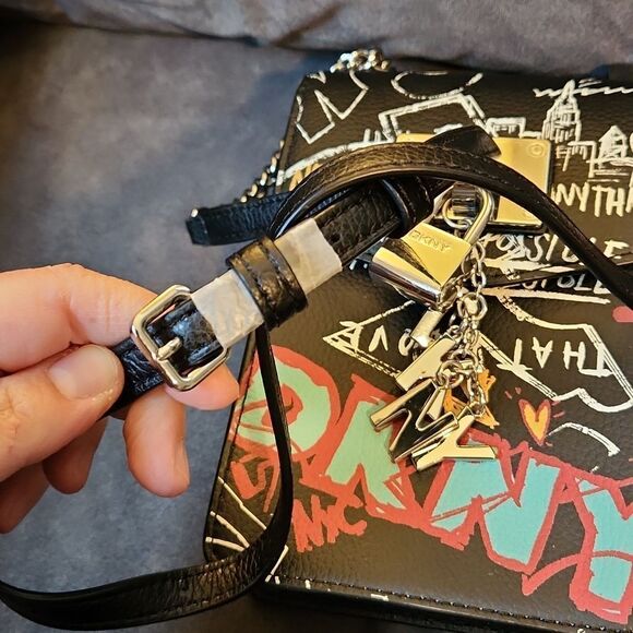 New! DKNY Graffiti Crossbody Bag With Bag Charms And Lock Purse Chain Adjustable - Picture 12 of 14
